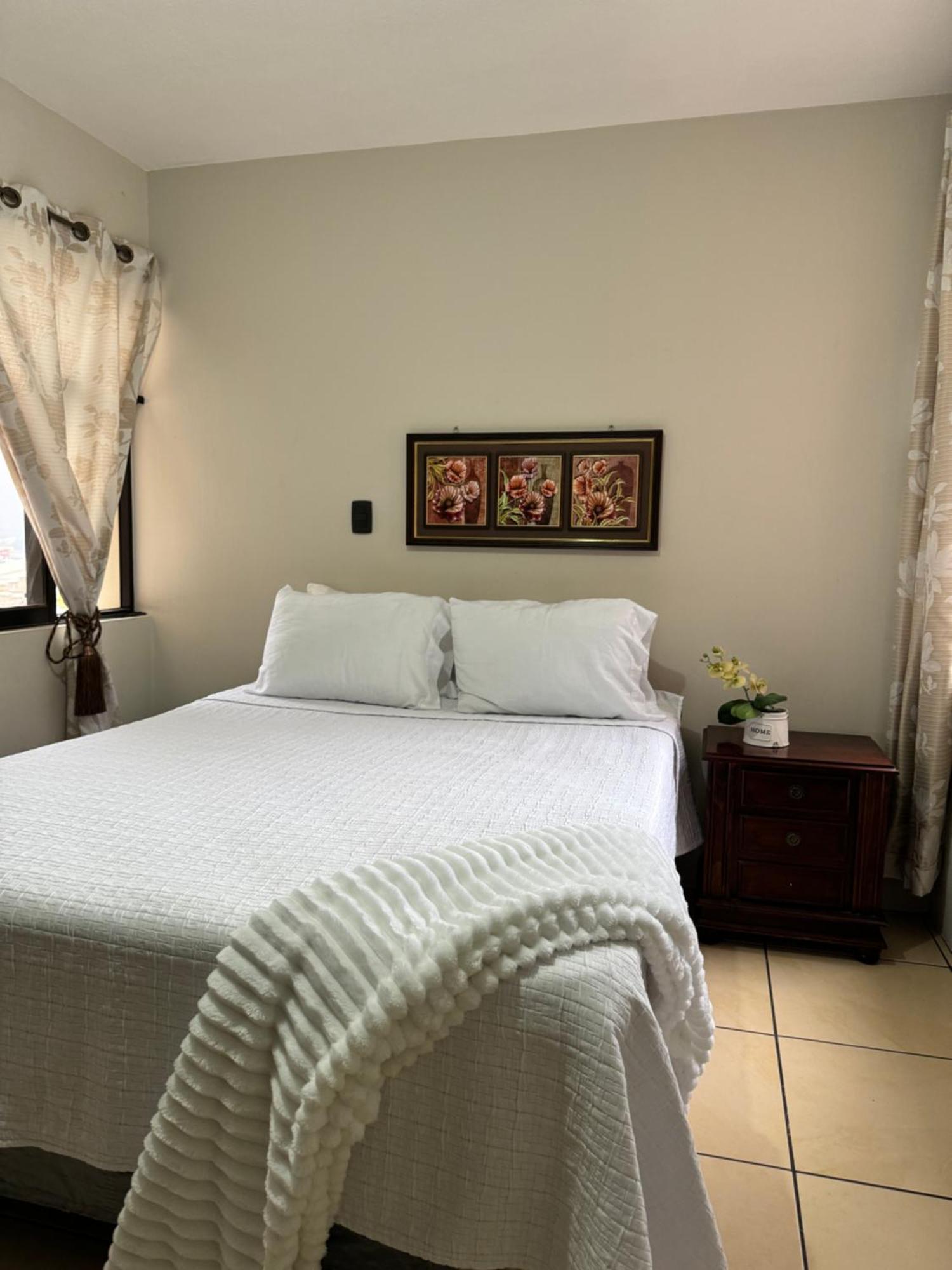 Апартаменти Amplio Apartamento, En Colonia Cerezos, Tercer Nivel Реталулеу Екстер'єр фото